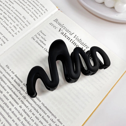 Wavy Large Hair Claw Clip